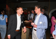 Honse Boomstra van Bayer in gesprek met Foeke Gardenier van Dummen Orange.